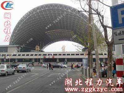 漫漫送车旅 湖北程力东风小霸王5T洒水车驰援山东烟台冷藏车队